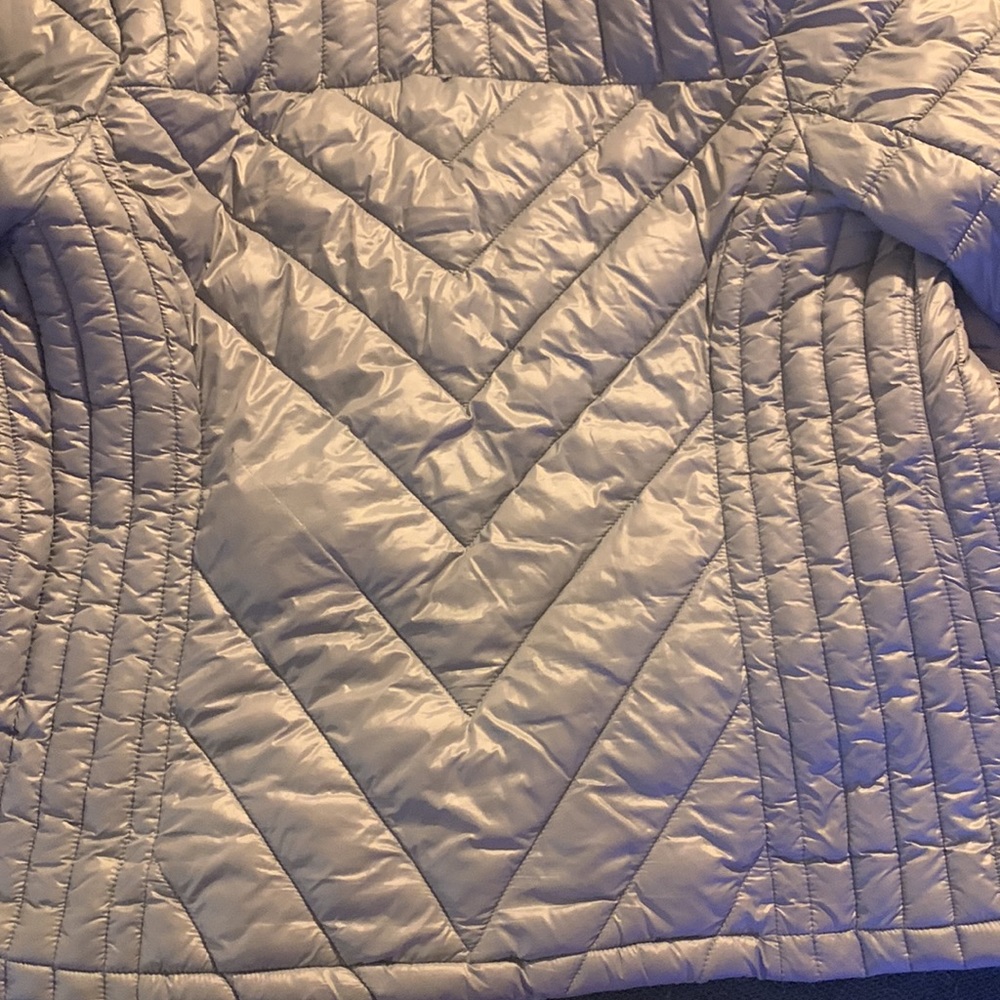 Jessica Simpson jacket. Nylons/polyester - Picture 7 of 9